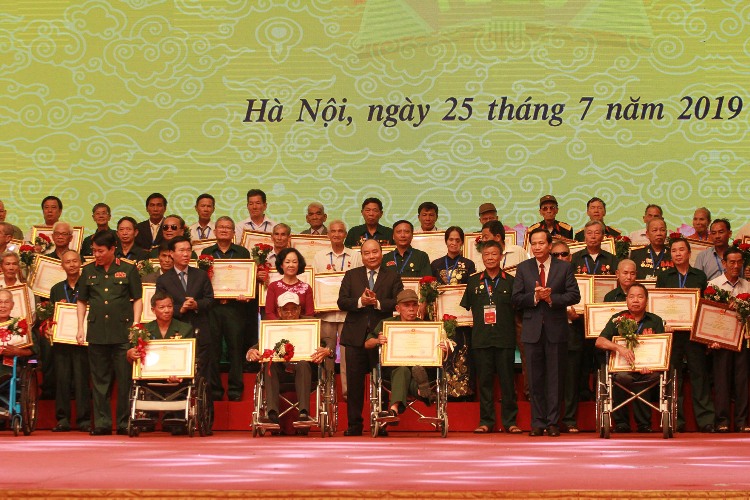 Tiếp tục chăm lo đời sống vật chất, tinh thần của người có công