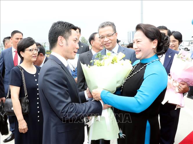 Chủ tịch Quốc hội tới Giang Tô, bắt đầu thăm chính thức Trung Quốc