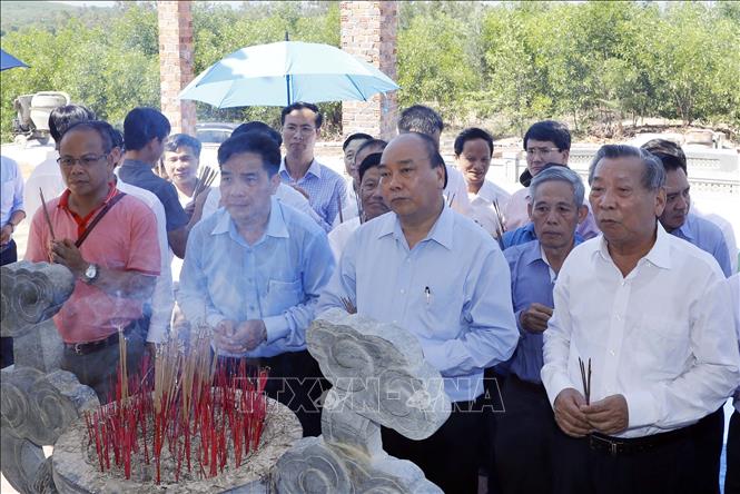Thủ tướng dâng hương tưởng niệm các Anh hùng liệt sỹ tại Quảng Nam 🎥