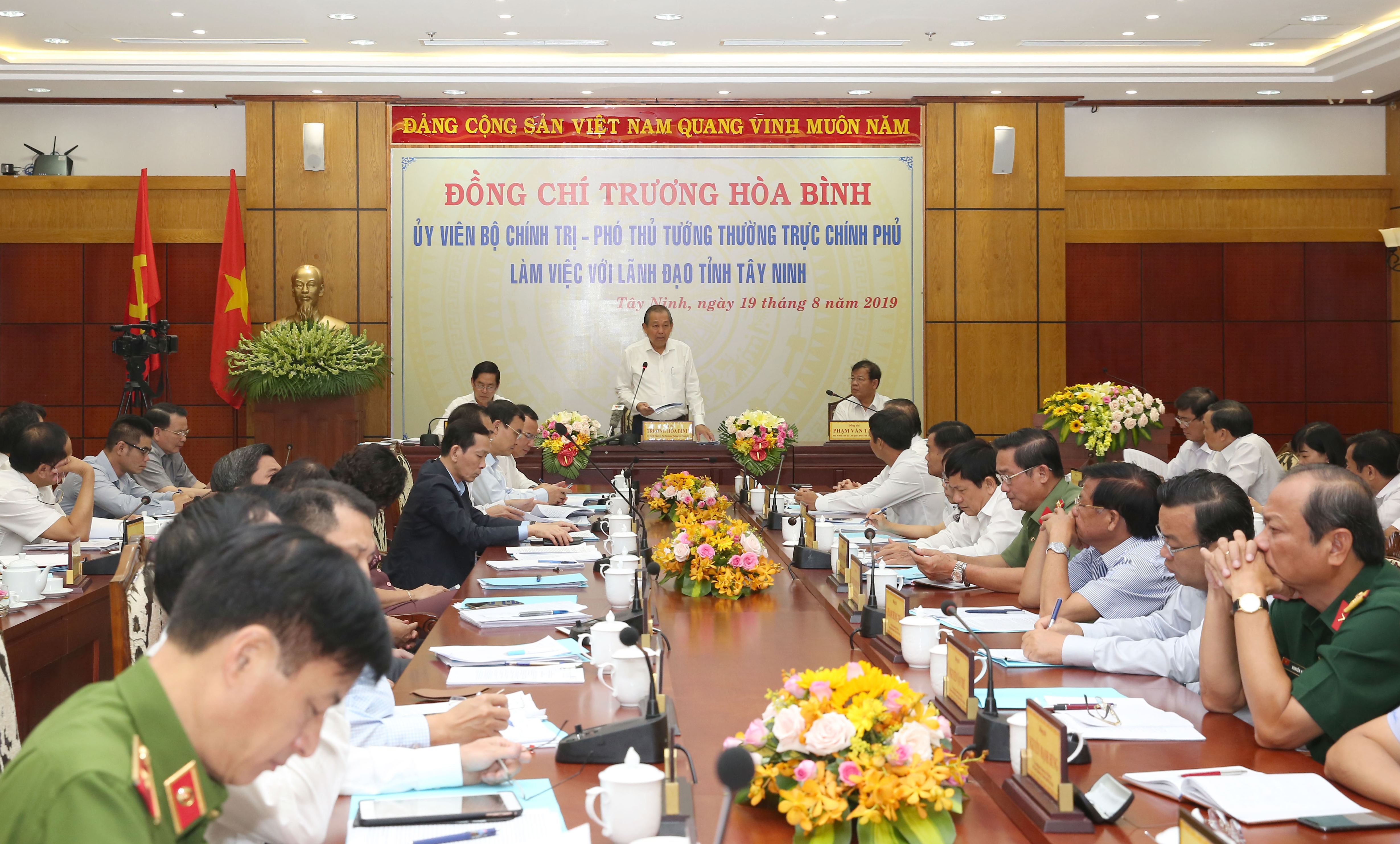 Loại ra khỏi bộ máy những công chức tha hóa