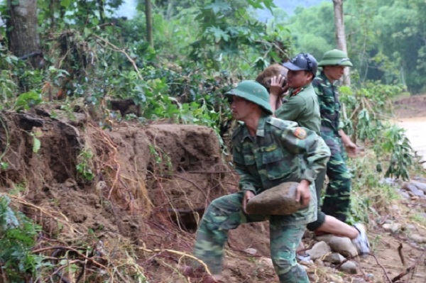 100 Bộ đội Biên phòng Thanh Hóa trực chống lũ