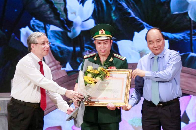 Hồ Chí Minh - Hành trình khát vọng tôn vinh những điển hình trong học tập và làm theo Bác