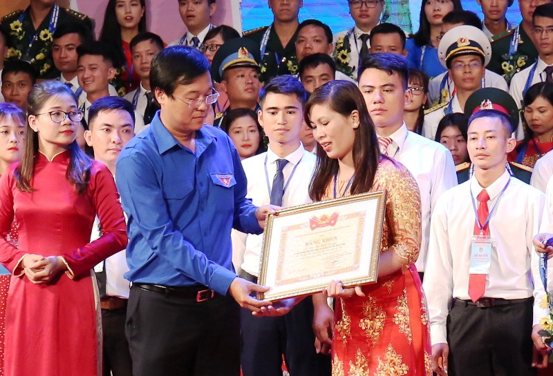 Vinh danh 129 bí thư chi đoàn tiêu biểu làm theo lời Bác