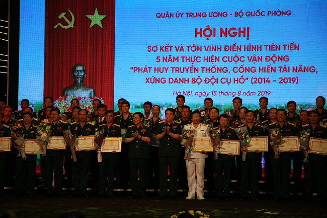 Trên làm gương mẫu mực, dưới tích cực làm theo  🎥