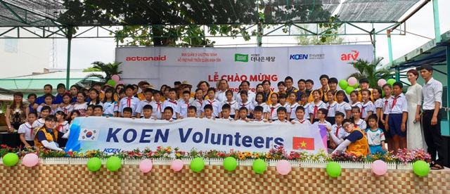 Tình nguyện viên Hàn Quốc hoạt động tại Trường Tiểu học Bình Hưng Hòa 1