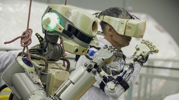 Robot đầu tiên trên không gian của Nga đặt chân lên ISS
