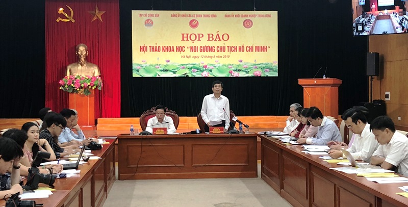“Noi gương Chủ tịch Hồ Chí Minh”
