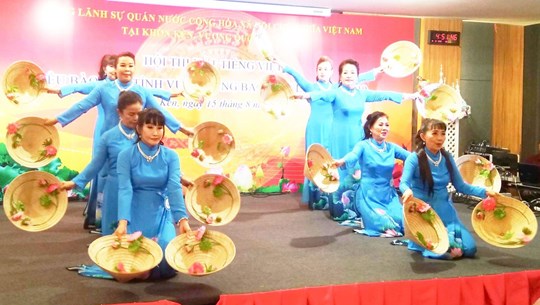 Thi hát tiếng Việt dành cho kiều bào vùng Đông Bắc Thái Lan