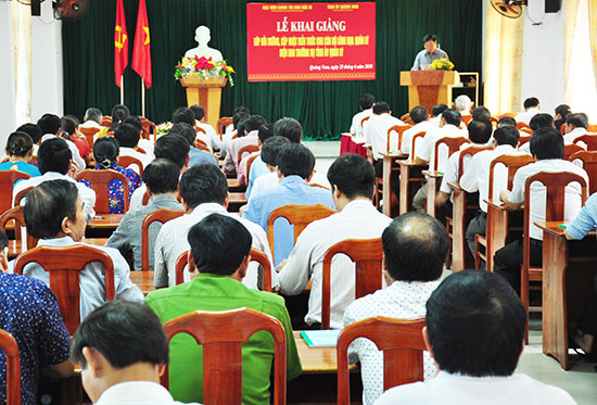Chấm dứt việc tự ý mở lớp đào tạo, bồi dưỡng cán bộ