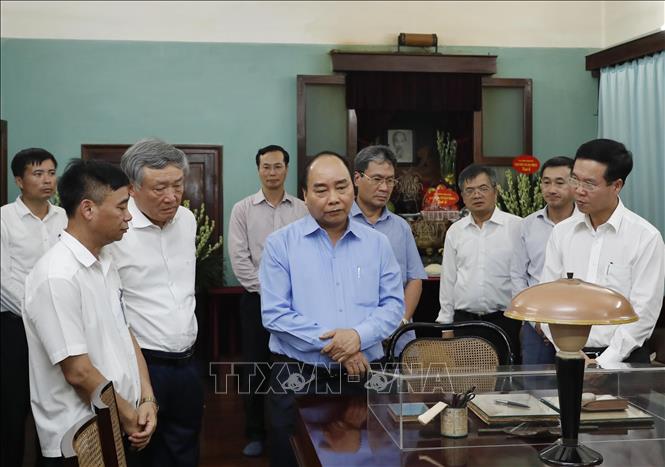 Thủ tướng Nguyễn Xuân Phúc dâng hương tưởng nhớ Bác Hồ tại Nhà 67