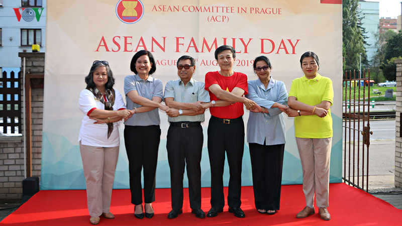 Hình ảnh ASEAN đoàn kết tại Praha