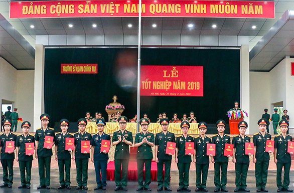 Nỗ lực rèn luyện, phấn đấu để trở thành những cán bộ chính trị mẫu mực