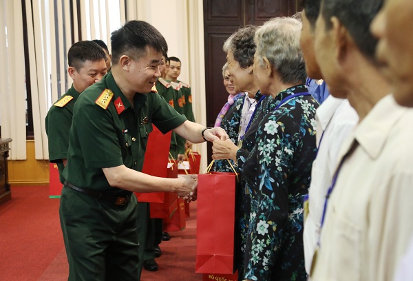 Gặp mặt người có công với cách mạng tỉnh Hậu Giang