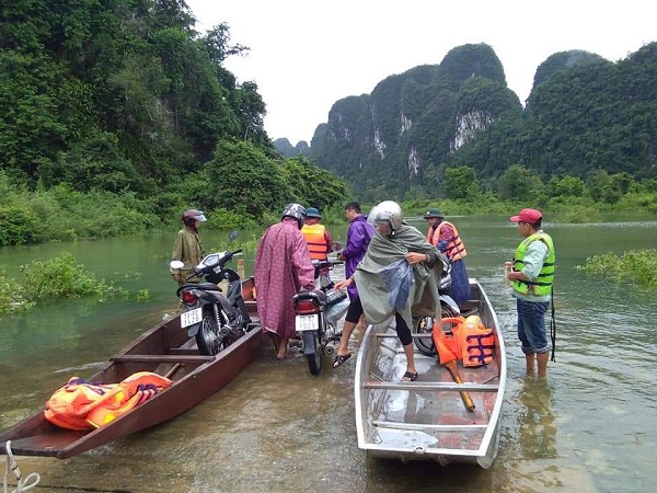 Bộ đội Biên phòng Quảng Bình sát cánh cùng nhân dân ứng phó mưa lũ