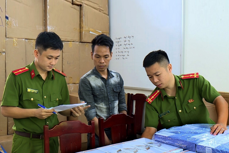 Công an thành phố Thanh Hóa bắt giữ 21 900 bao thuốc lá lậu ​