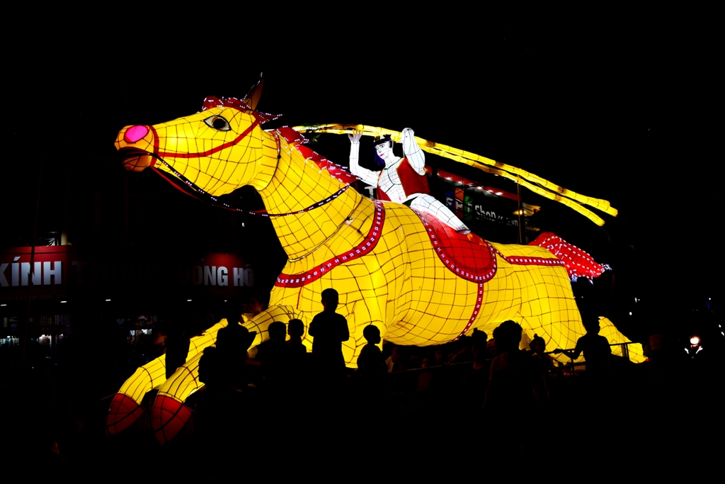 Lung linh sắc màu Trung Thu thành Tuyên