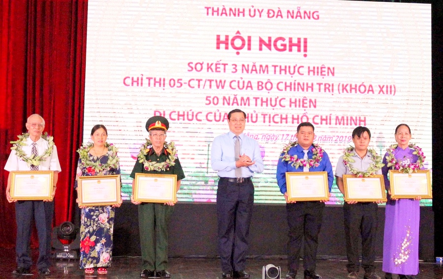 Đà Nẵng 08 tập thể, 06 cá nhân được tuyên dương trong học tập và làm theo Bác