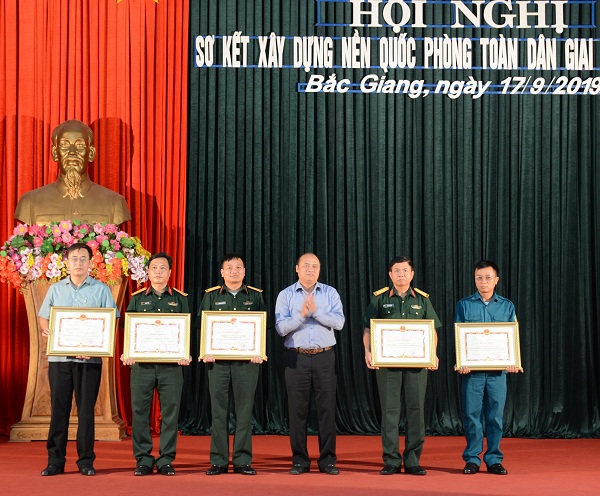 Xây dựng nền quốc phòng toàn dân trong tình hình mới