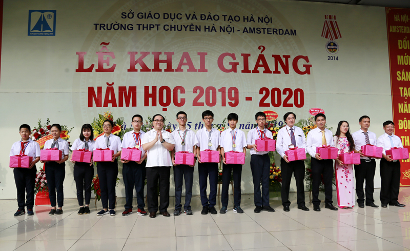 Hơn 2 triệu học sinh Thủ đô nô nức dự lễ khai giảng năm học mới