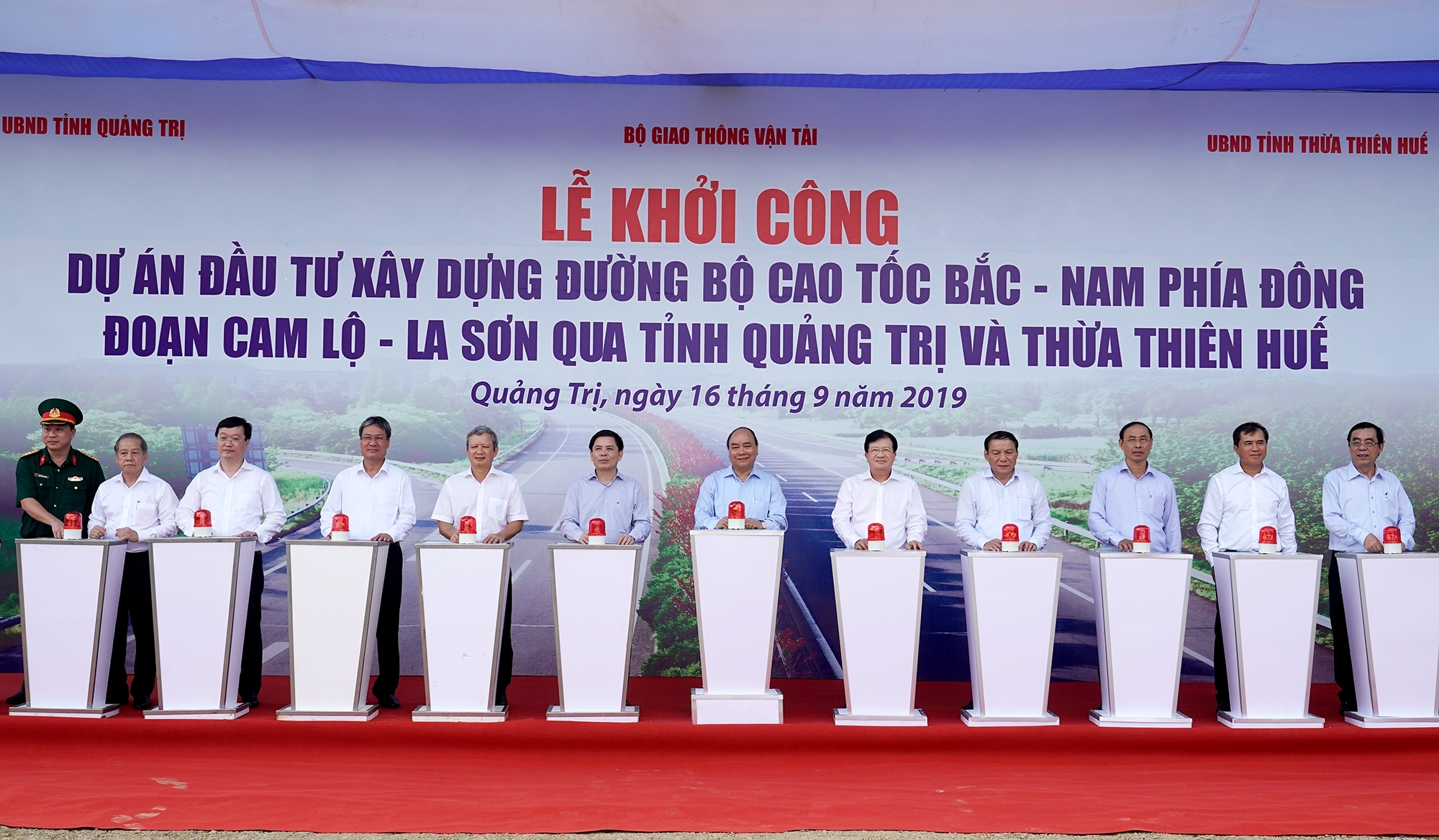 Khởi công dự án cao tốc Bắc - Nam đoạn Cam Lộ - La Sơn 🎥