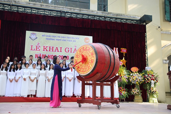 Nô nức khai giảng năm học mới tại Trường THPT Chu Văn An