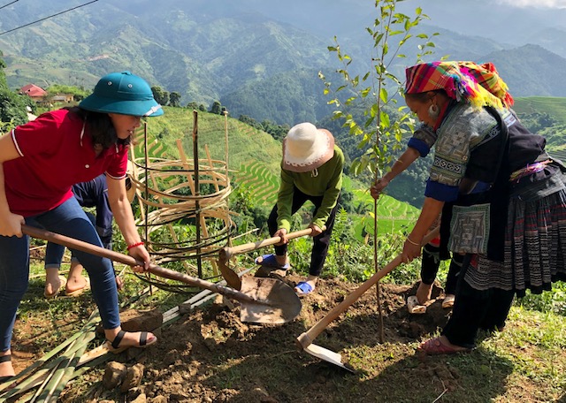 Giúp dân xóa đói, giảm nghèo