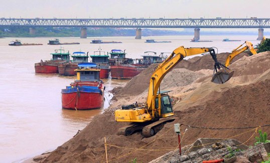 Hà Nội xử lý người đứng đầu địa phương để khai thác khoáng sản trái phép