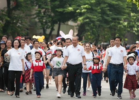 Vận động toàn dân “Đội mũ bảo hiểm cho trẻ em”