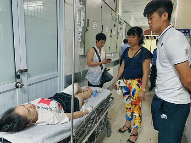 Yêu cầu điều tra vụ bắn pháo sáng tại sân vận động Hàng Đẫy