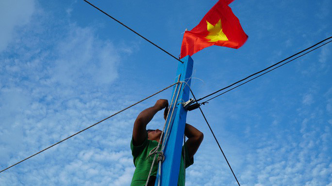Một triệu lá cờ Tổ quốc cùng ngư dân bám biển