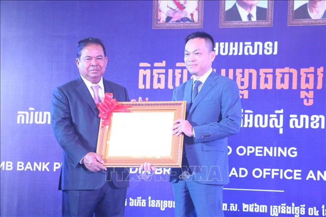 Thống đốc Ngân hàng Quốc gia Campuchia đánh giá cao đóng góp của các doanh nghiệp Việt Nam