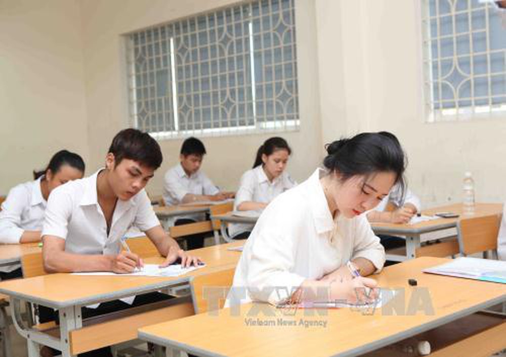 Bản chất con người khoác áo “minh triết” luận về triết lý giáo dục