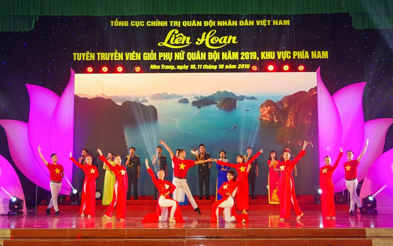 Phụ nữ Quân đội tô thắm truyền thống Bộ đội Cụ Hồ