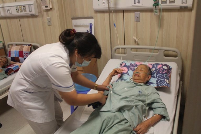 Ngành y tế triển khai phong trào “Cán bộ, công chức, viên chức thi đua thực hiện văn hóa công sở”