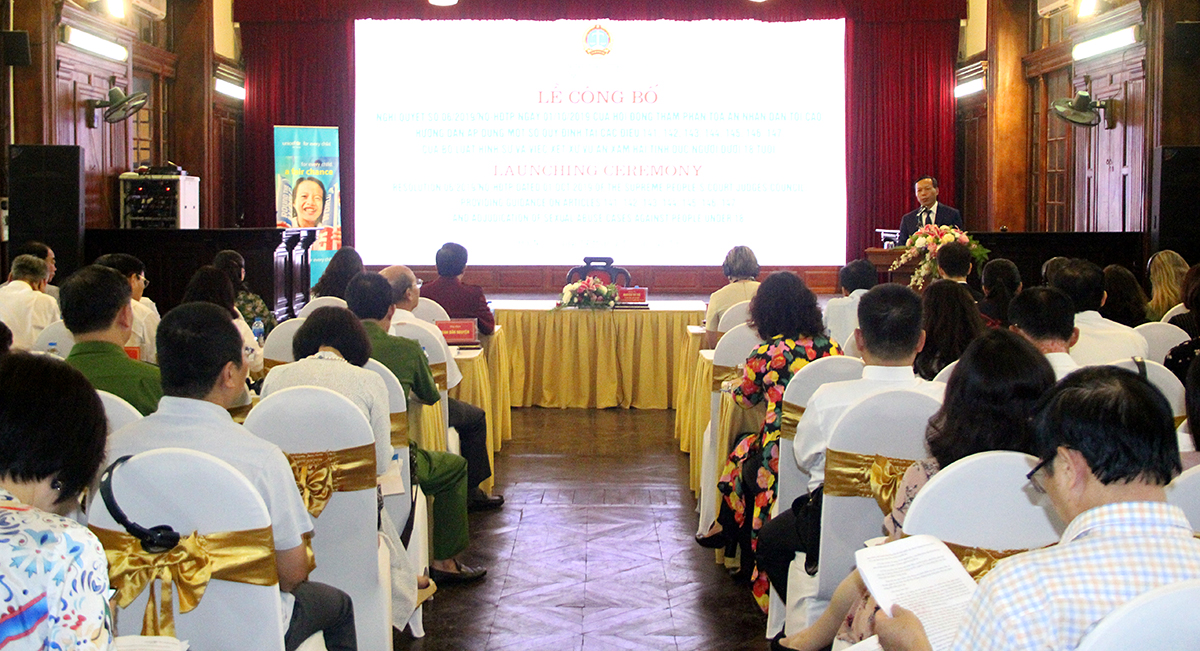 Phạt nghiêm khắc với hành vi lợi dụng chức vụ xâm hại tình dục người dưới 13 tuổi