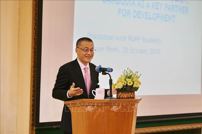 Thuyết trình chính sách đối ngoại của VN tại Đại học Hoàng gia Phnom Penh