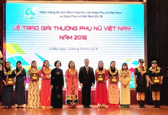 16 tập thể, cá nhân nhận giải thưởng Phụ nữ Việt Nam 2019