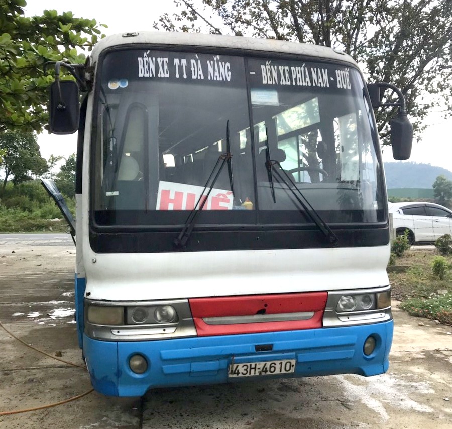 Bắt giữ xe khách vận chuyển 400 kg mỡ động vật không nguồn gốc