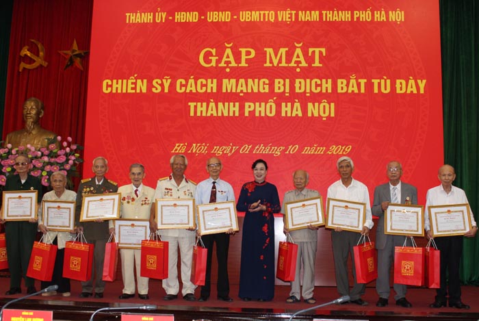 Hà Nội gặp mặt 218 chiến sĩ cách mạng bị địch bắt tù đày