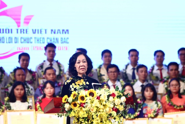 Xây dựng niềm tự hào về trách nhiệm phục vụ nhân dân