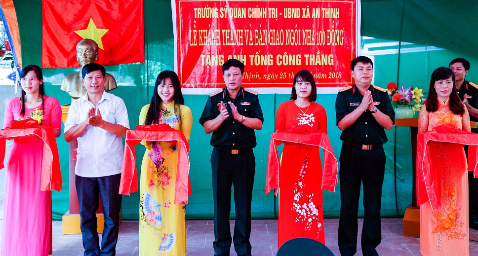 Những “ngôi nhà 100 đồng” của tuổi trẻ trường Sĩ quan Chính trị
