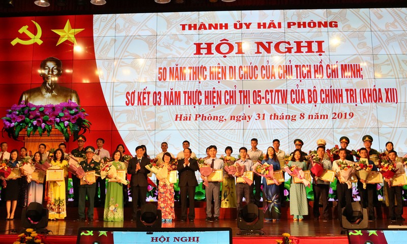 Ban Tuyên giáo Thành ủy Hải Phòng thi đua thực hiện văn hóa công sở