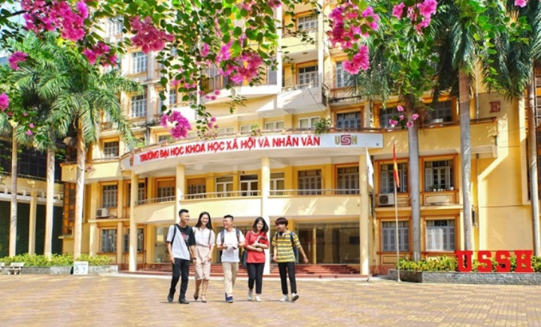 Thành lập trường THPT Chuyên Khoa học Xã hội và Nhân văn