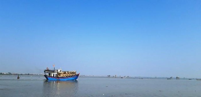 Cứu thành công 7 ngư dân gặp nạn
