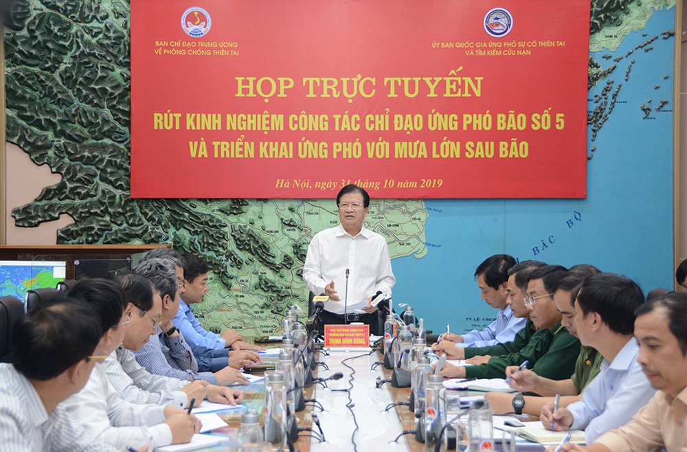 Chú trọng công tác vận hành hồ chứa thủy điện, tập trung khắc phục lưới điện sau bão số 5