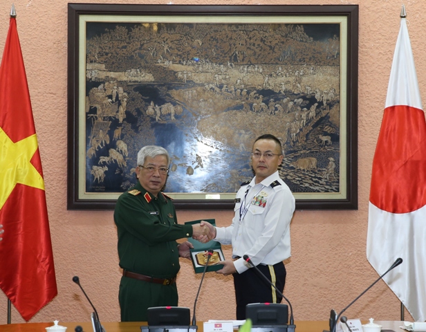 Thượng tướng Nguyễn Chí Vịnh tiếp đoàn đại biểu lực lượng phòng vệ Nhật Bản