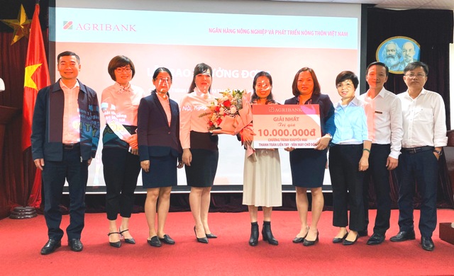 Trao thưởng cho khách hàng “Thanh toán liền tay – Vận may chờ đón” tại Chi nhánh Agribank Trung Yên, Hà Nội