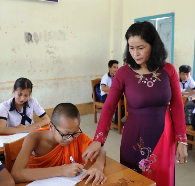 Chuyện về cô giáo nặng lòng với tiếng Khmer