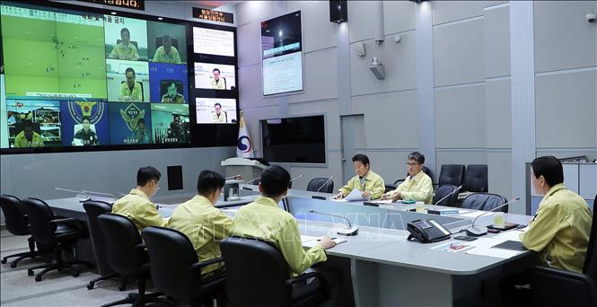Trực thăng Hàn Quốc rơi gần đảo tranh chấp, 7 người mất tích