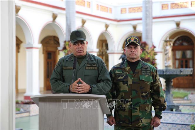 Mỹ trừng phạt thêm 5 quan chức Venezuela